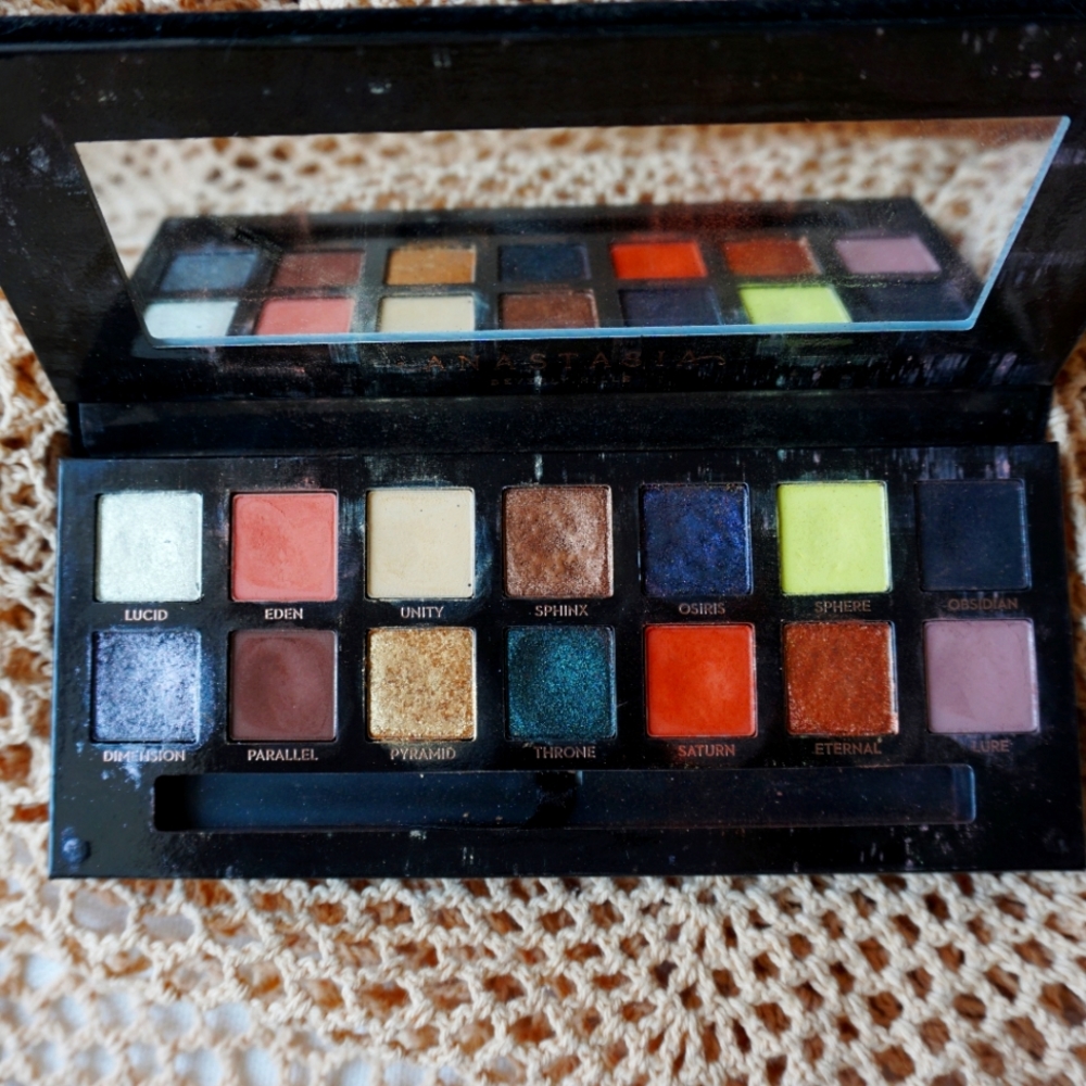 Eyeshadow palette